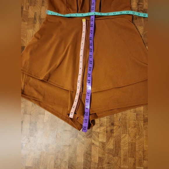 Lyaner split top romper. Small. Key hole back button closure. Neutral. Short V - Picture 14 of 16